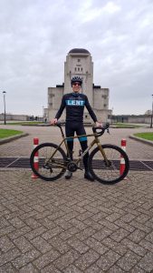 Fietsers bij de dijk