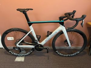 Fietsers bij finish